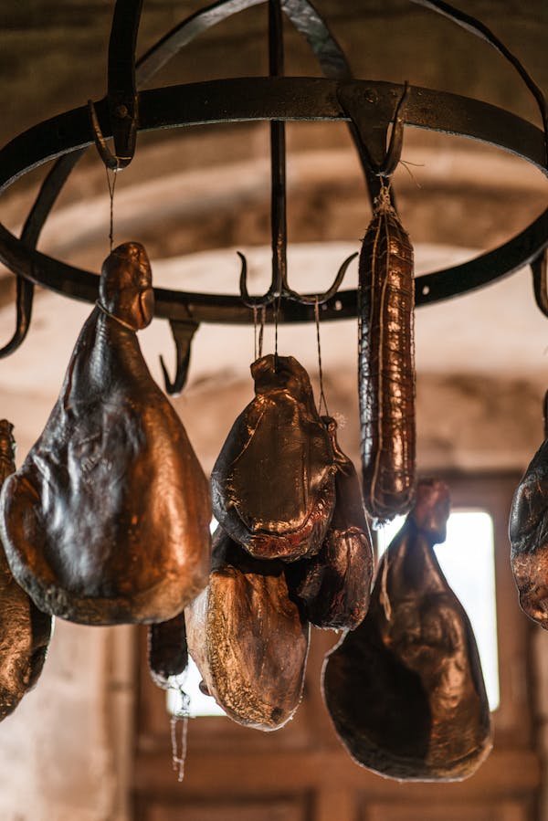 Comment choisir la meilleure cave à saucisson pour préserver vos charcuteries